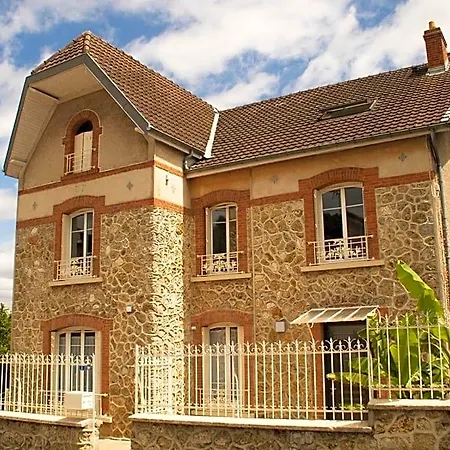 Terres Jaunes Bed & Breakfast 3*